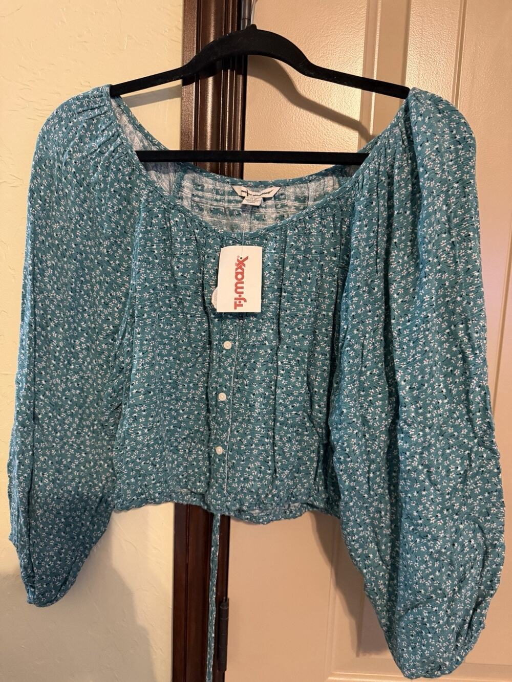 American Eagle Women's Floral Blouse Size S Cropped